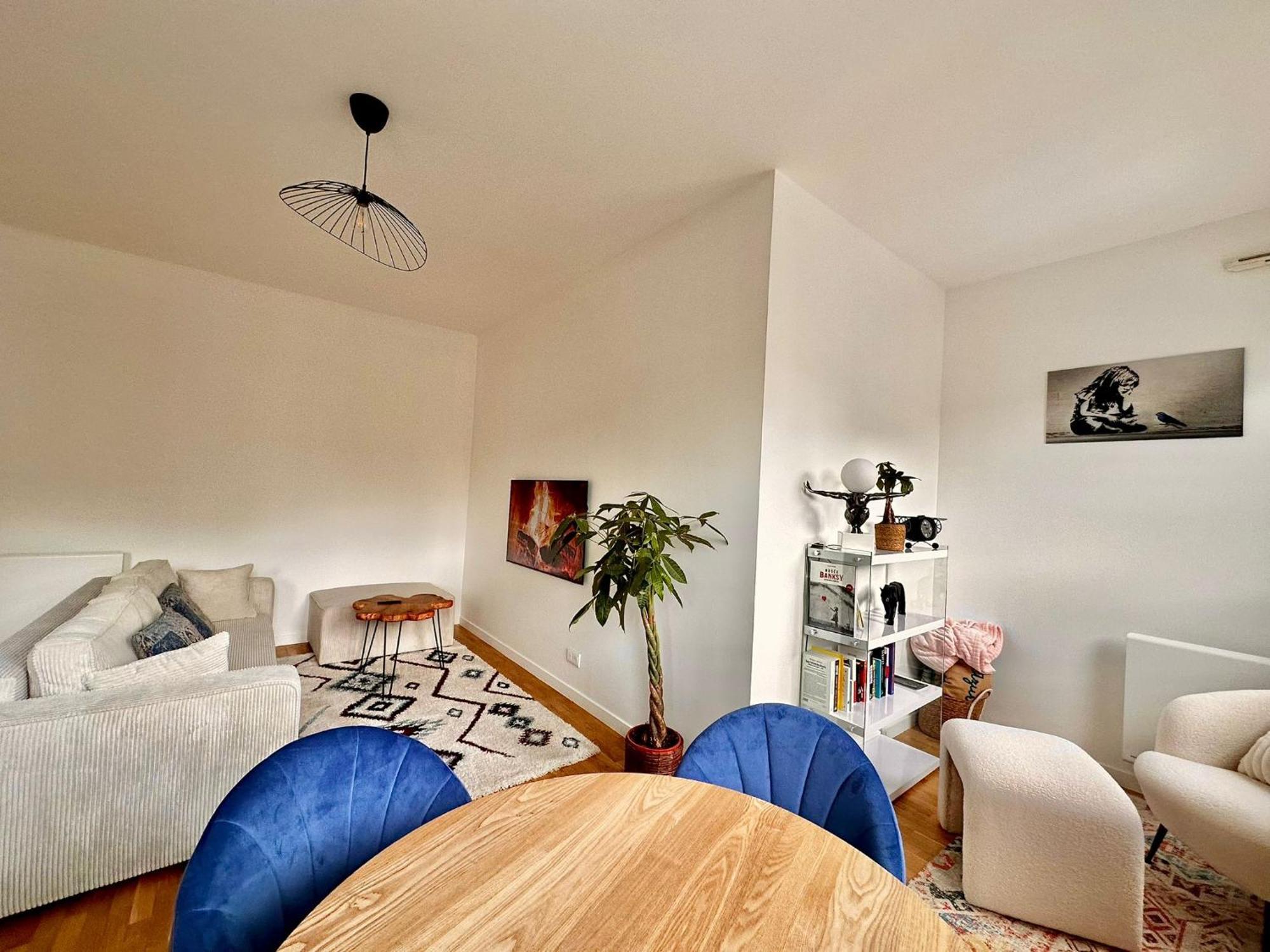 Le Boudoir - 2 Pieces Et Parking Apartment เลอเปลซีส์-โรแบงซง ภายนอก รูปภาพ